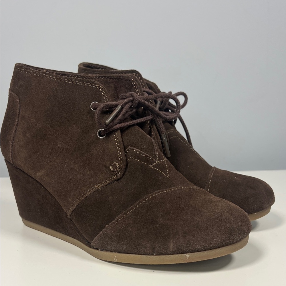 Toms Women's Chocolate Brown Suede Wedge Boots Boho Cottagecore Shoes Size‎ 9.5